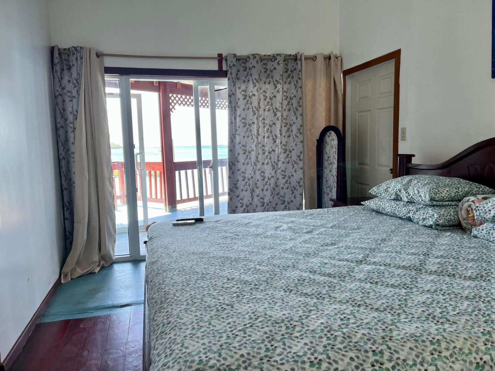 Fosters West Bay Resort Zewnętrze zdjęcie