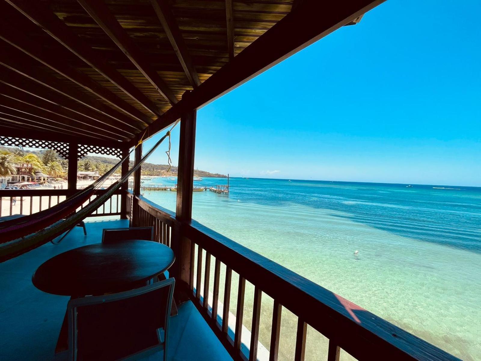 Fosters West Bay Resort Zewnętrze zdjęcie