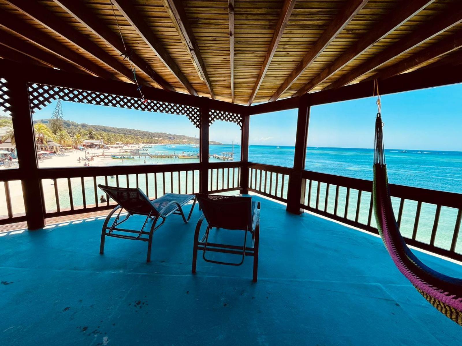 Fosters West Bay Resort Zewnętrze zdjęcie